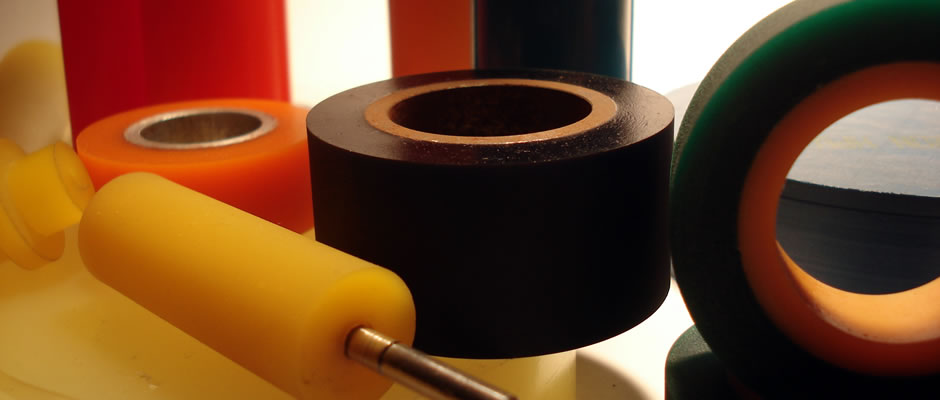 Comportamiento Mecánico e Integridad Estructural de Plásticos y Elastómeros para Aplicaciones Industriales